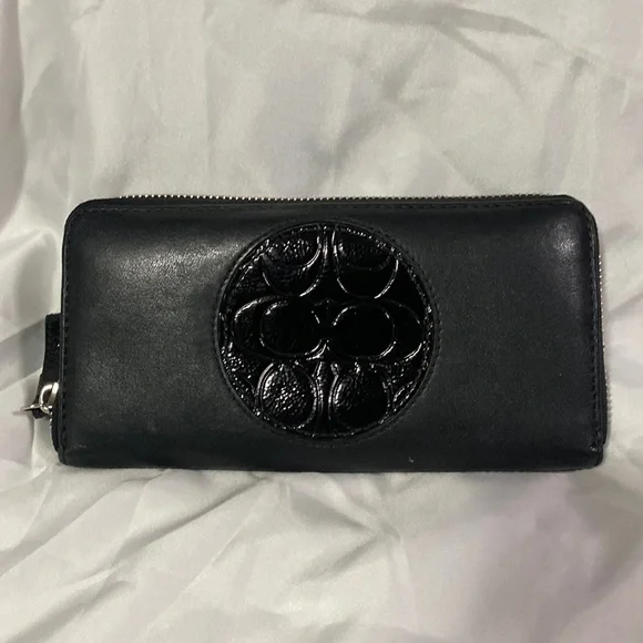 Coach Logo Wallet - Picture 1 of 4